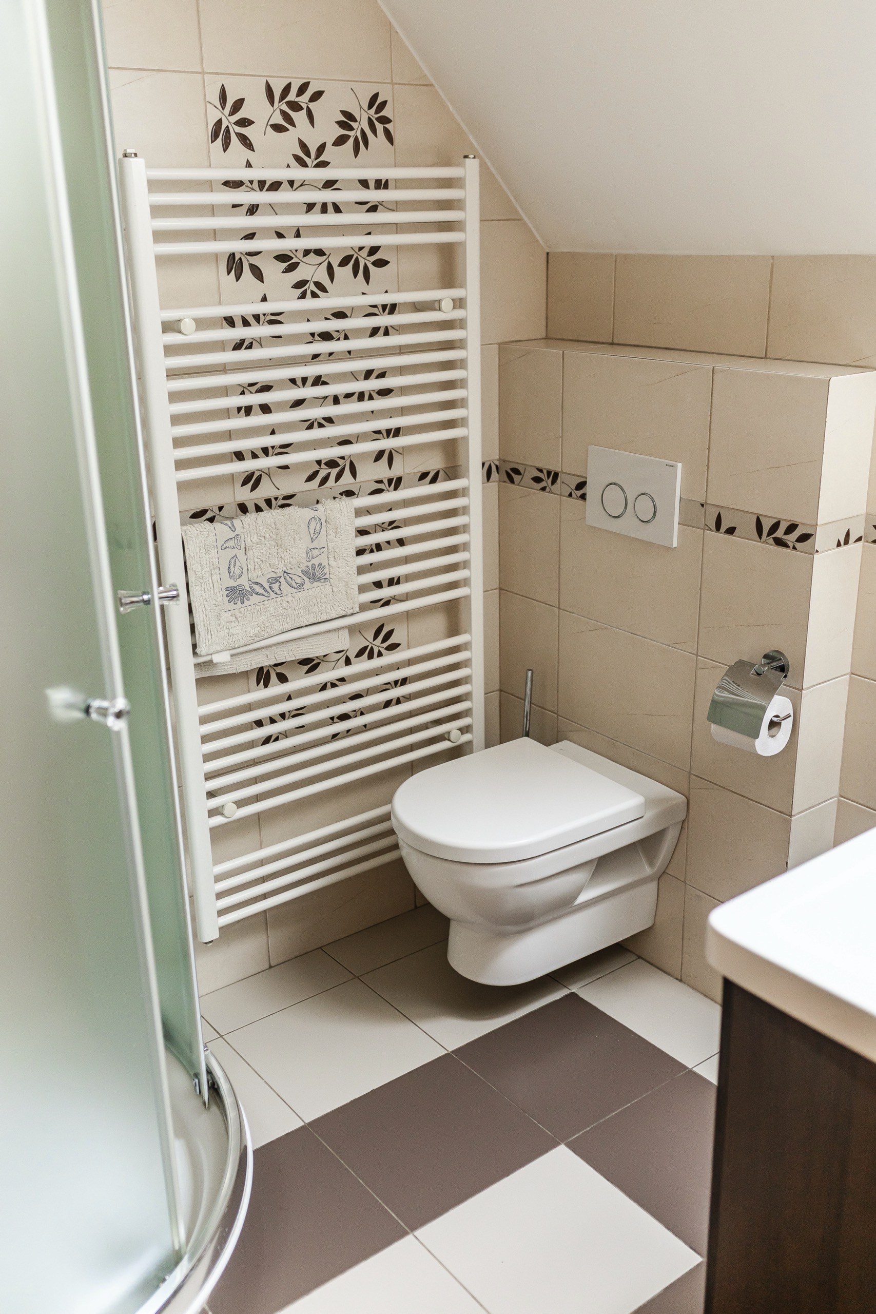 bojnice-penzion-namestie-hajasova-izba-c3-tocite-schody-12_small