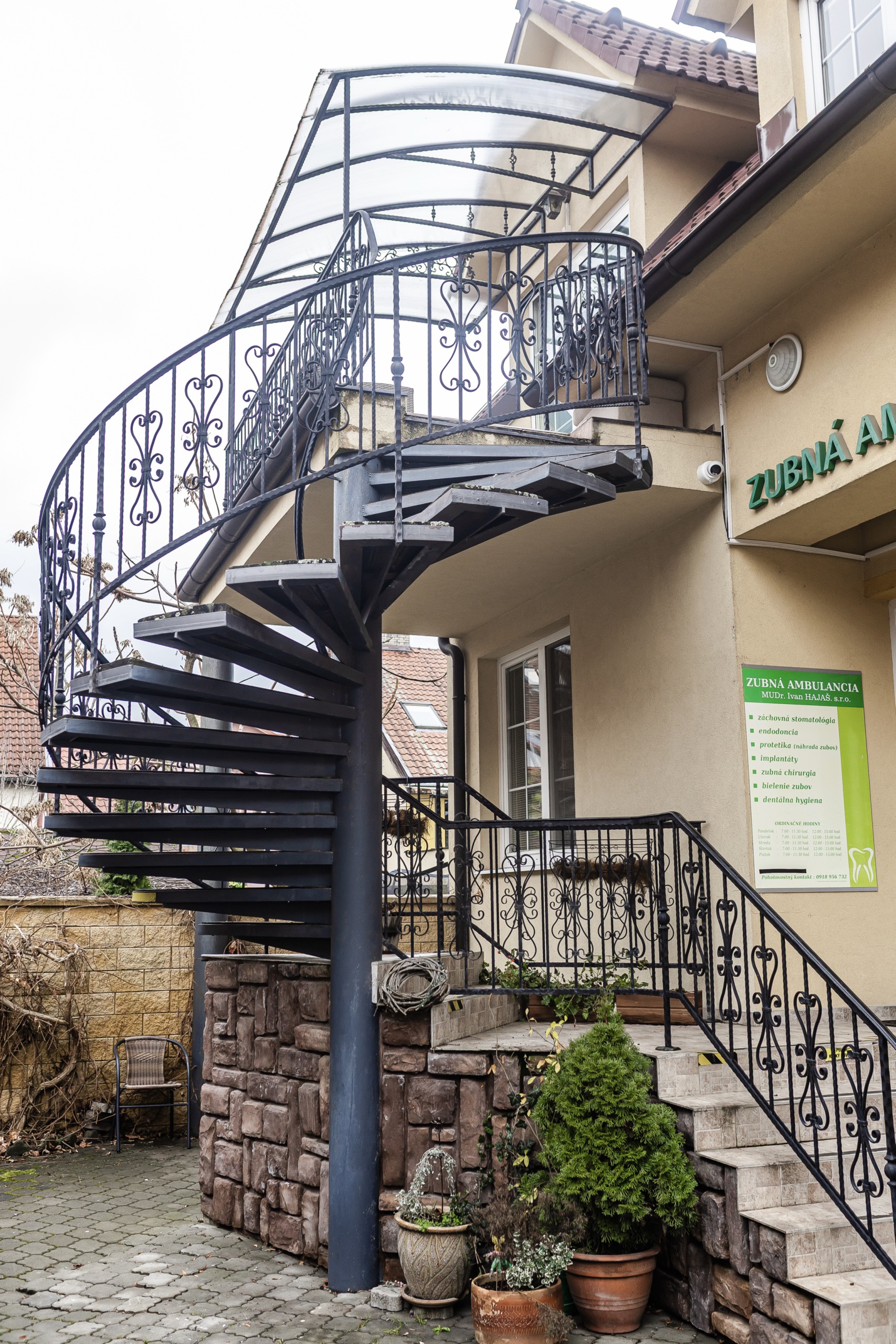 bojnice-penzion-namestie-hajasova-izba-c3-tocite-schody-1_small