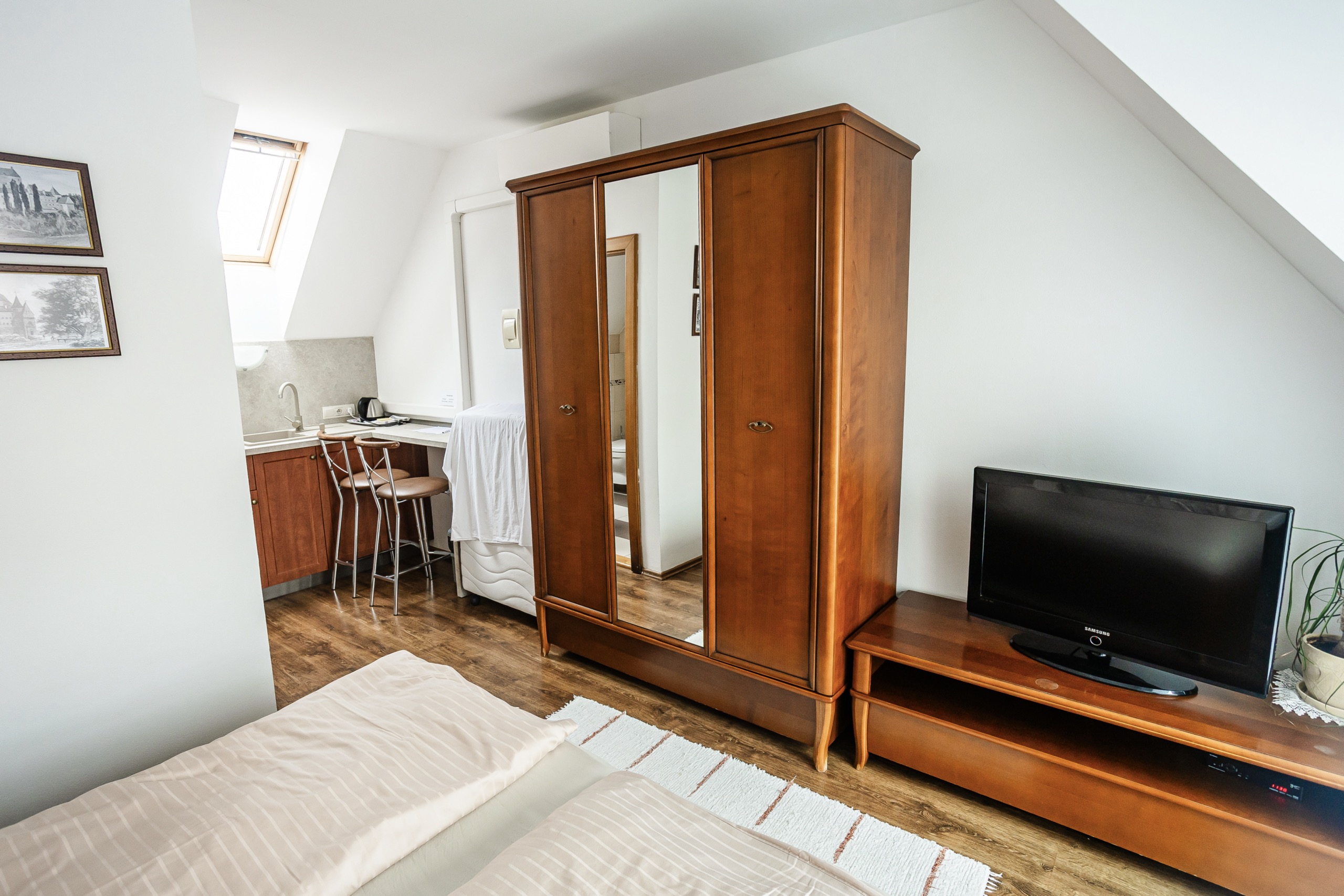 bojnice-penzion-namestie-hajasova-izba-c3-tocite-schody-24_small